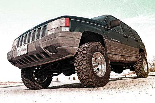 636.20 3.5 Inch Lift Kit - V-6 Motor - Jeep Grand Cherokee ZJ 4WD (93-98) Rough Country Canada