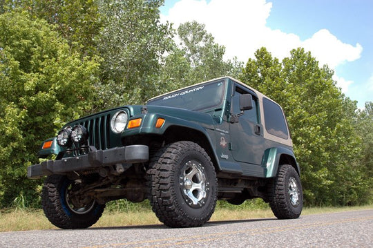65840 2 Inch Lift Kit - M1 - Jeep Wrangler TJ 4WD (1997-2006) Rough Country Canada