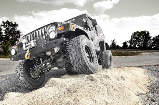 90640 4 Inch Lift Kit - M1 - Jeep Wrangler TJ 4WD (1997-2002) Rough Country Canada