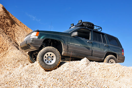 90200U Long Arm Upgrade Kit - 4 Inch Lift - Jeep Grand Cherokee ZJ (93-98) Rough Country Canada