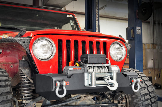 1012 Front Stubby Winch Bumper - Jeep Wrangler TJ 4WD (1997-2006) Rough Country Canada