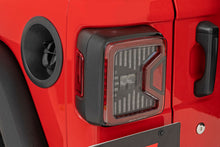 Charger l'image dans la galerie, RCH5900 LED Tail light - Jeep Wrangler 4xe (21-23)/Wrangler JL (18-23) 4WD Rough Country Canada
