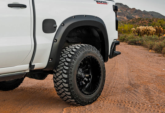 F-C12211-GAZ Pocket Fender Flares - GAZ Summit White - Chevy Silverado 1500 (22-23) Rough Country Canada
