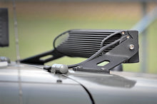 Charger l'image dans la galerie, 70533 LED Light Mount - Hood - 20" - Jeep Wrangler JK (2007-2018) Rough Country Canada