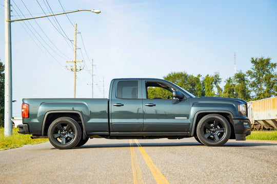 71630 2 Inch Lowering Kit - 4 Inch Rear Lowering - Alum/Stamped Knuckle - Chevy/GMC 1500 (14-18) Rough Country Canada