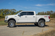 Charger l'image dans la galerie, 21005 Oval Nerf Step - Crew Cab - Black - Ford F-150 (15-23)/F-150 Lightning (2022) Rough Country Canada
