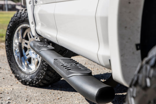 21005 Oval Nerf Step - Crew Cab - Black - Ford F-150 (15-23)/F-150 Lightning (2022) Rough Country Canada