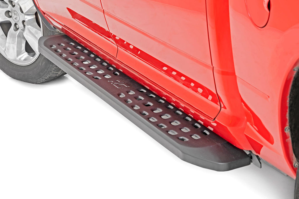 44003 RPT2 Running Boards - Crew Cab - Black - Ram 1500 2WD/4WD Rough Country Canada