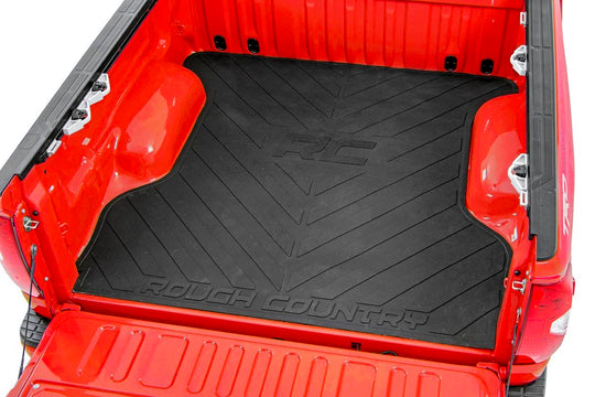 RCM683 Bed Mat - 5'8" Bed - RC Logo - Chevy/GMC 1500 (19-23) Rough Country Canada
