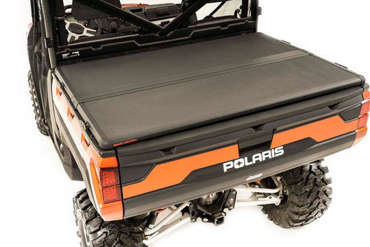 47719542 Hard Low Profile Bed Cover - Tailgate Lock - Polaris Ranger 1000XP (18-19) Rough Country Canada