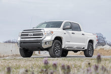 Charger l'image dans la galerie, 87000 2.5-3 Inch Leveling Kit - Toyota Tundra 4WD (2007-2021) Rough Country Canada