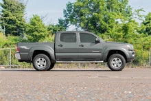 Charger l'image dans la galerie, 743 2 Inch Leveling Kit - Toyota Tacoma 2WD/4WD (2005-2023) Rough Country Canada