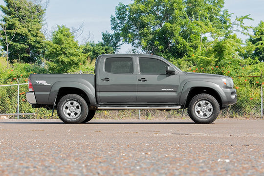 743 2 Inch Leveling Kit - Toyota Tacoma 2WD/4WD (2005-2023) Rough Country Canada