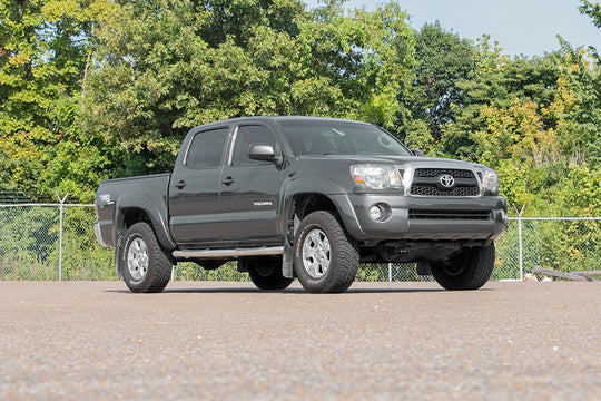 744RED 2 Inch Leveling Kit - Aluminum - Red - Toyota Tacoma 2WD/4WD (05-23) Rough Country Canada