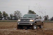 Load image into Gallery viewer, 750 2.5 Inch Leveling Kit - Toyota Tundra 2WD/4WD (2000-2006) Rough Country Canada