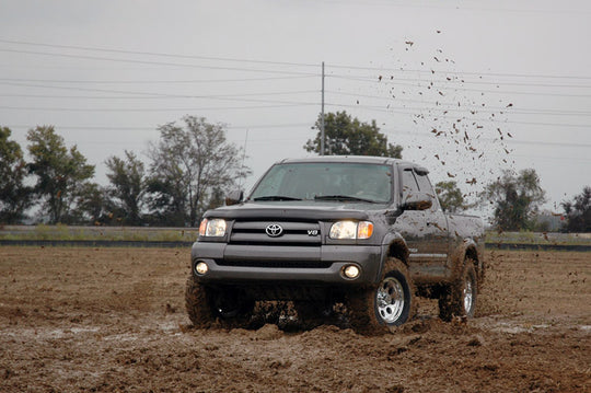 75030 2.5 Inch Lift Kit - Toyota Tundra 2WD/4WD (2000-2006) Rough Country Canada