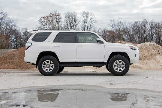 76640 3 Inch Lift Kit - RR Coils - M1 Struts/M1 - Toyota 4Runner (10-23) Rough Country Canada