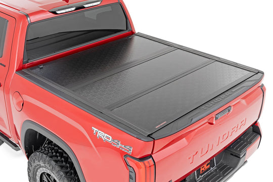 47514551 Hard Low Profile Bed Cover - 5'7" Bed - Cargo Mgmt - Toyota Tundra (22-23) Rough Country Canada